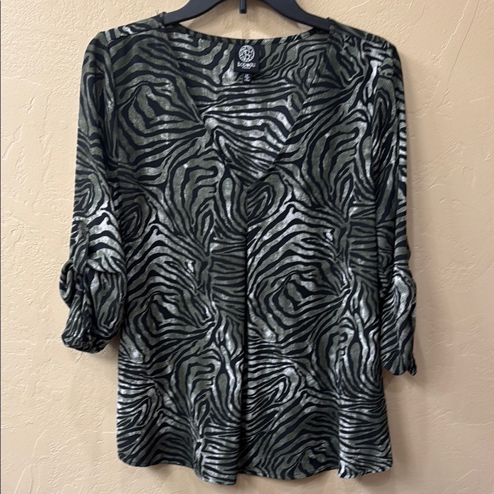 Bobeau Green, Black and White Graphic Blouse with Relaxed Fit